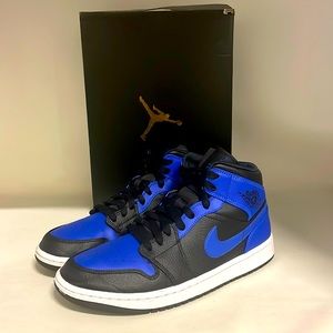 Air Jordan 1 MID black/hyper Royal-white slightly used with og box 9.5 size